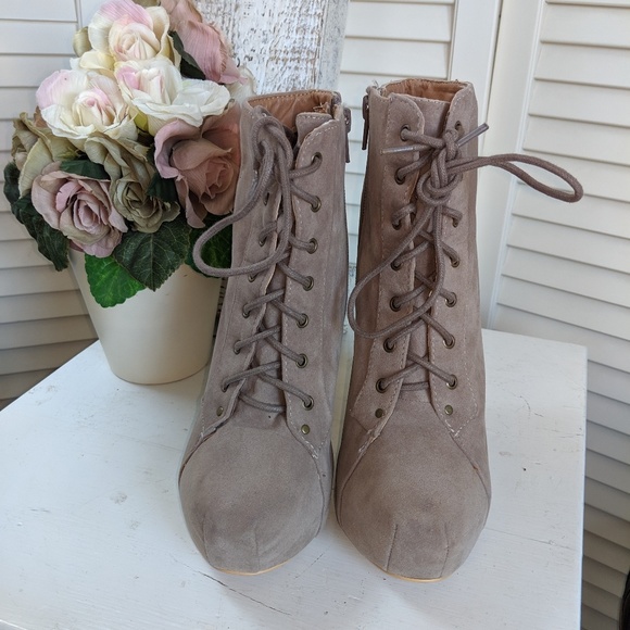 Lace Up Heel Booties Women's sz 5.5 - Picture 8 of 8